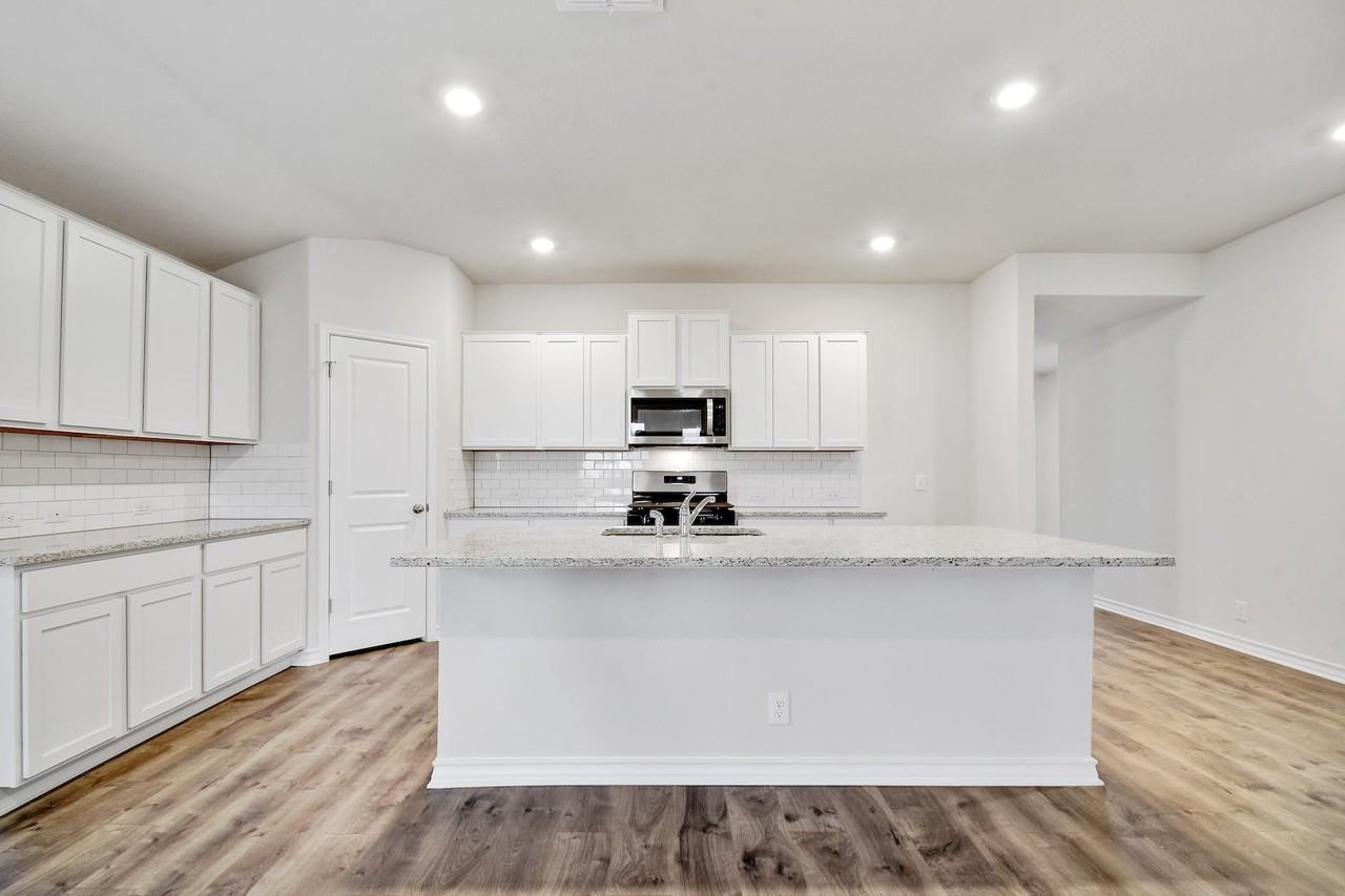 14042 Mudstone St - Photo 6 of 26