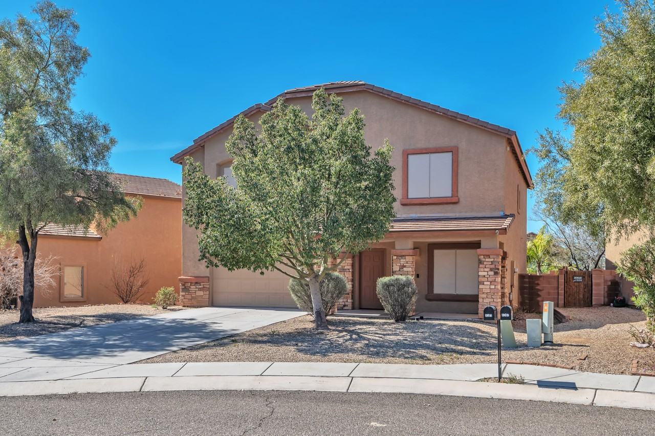 8261 North Converse Court - Photo 2 of 25