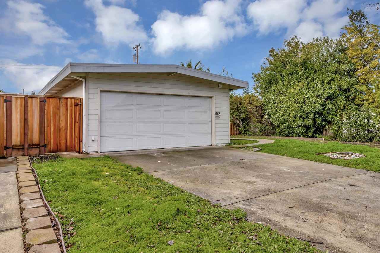 568 N Eden Ave - Photo 2 of 33