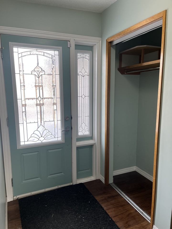 2603 Kliman Cres - Photo 2 of 32