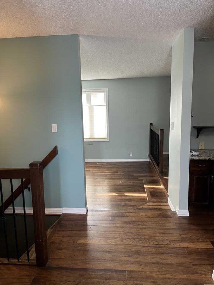 2603 Kliman Cres - Photo 3 of 32