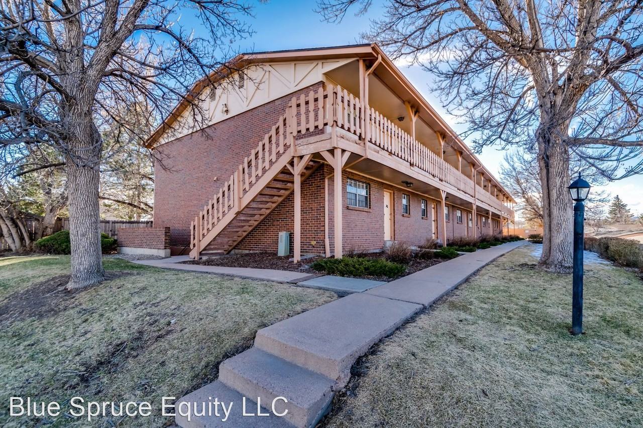 1975 Oak Street - Photo 2 of 9