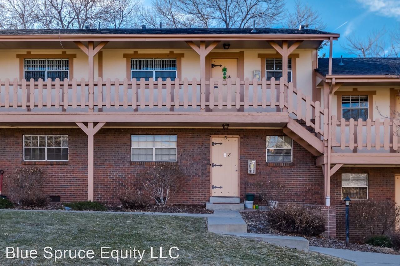 1975 Oak Street - Photo 3 of 9