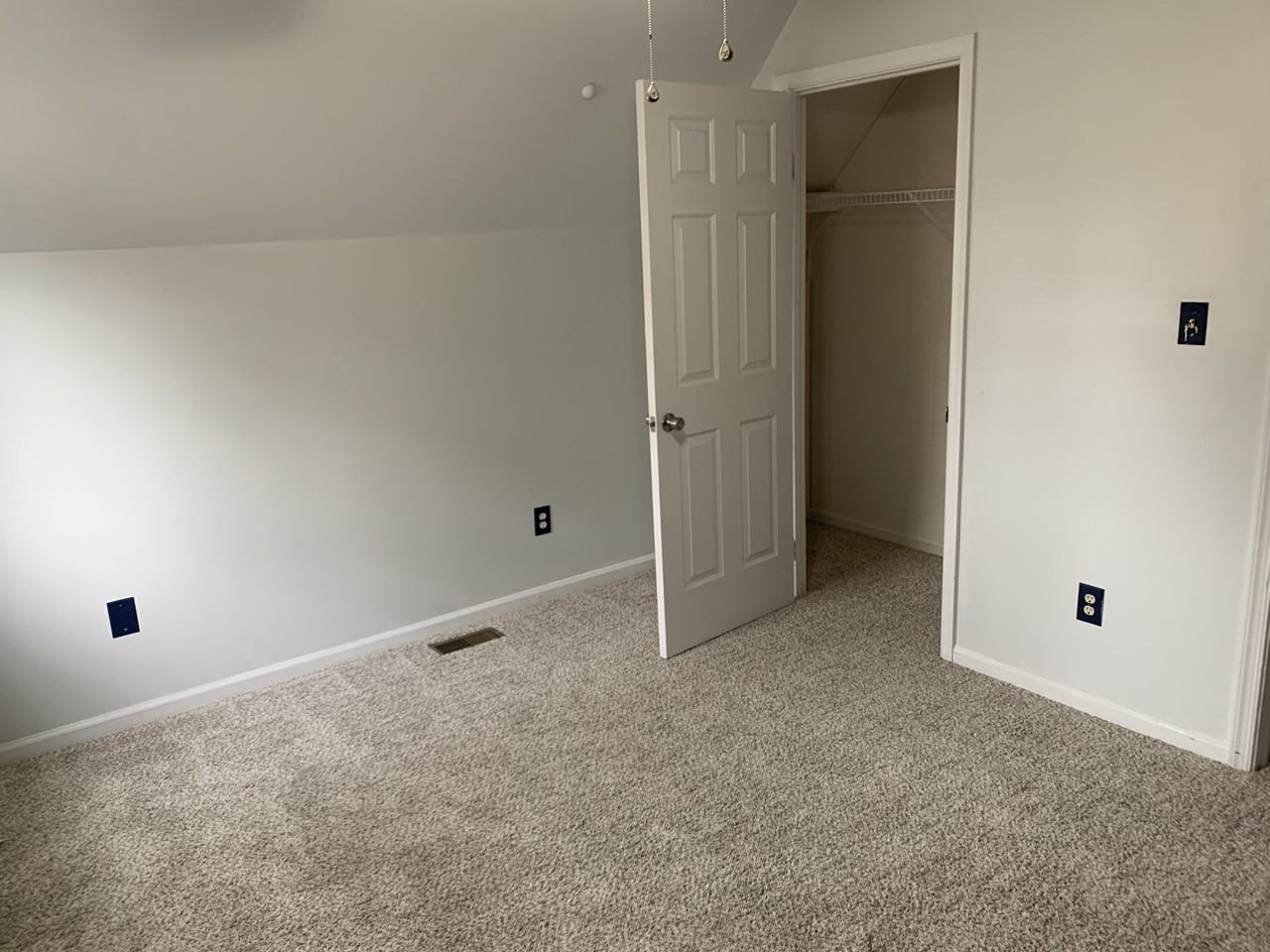 849 Jouett Dr - Photo 2 of 8