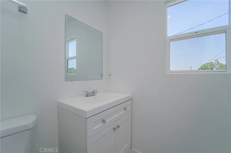 1105 E 103rd Pl - Photo 2 of 24