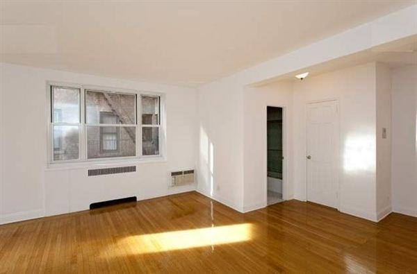 360 W 55th St - Photo 2 of 4