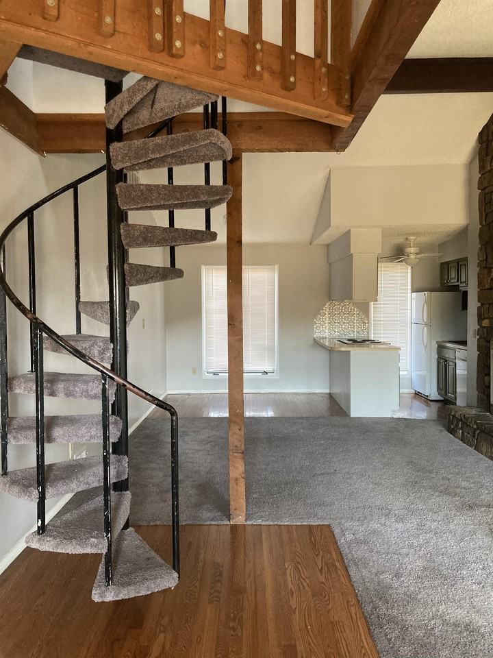 13819 Turnberry Ln #121 - Photo 3 of 10