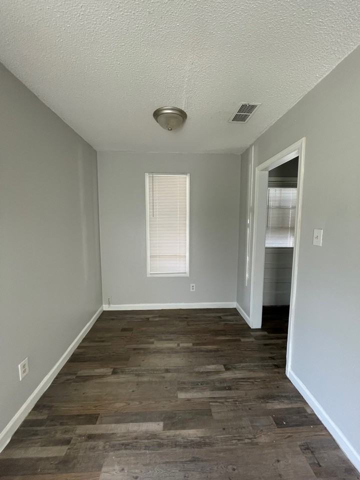 27 Carolane Drive #L - Photo 3 of 22