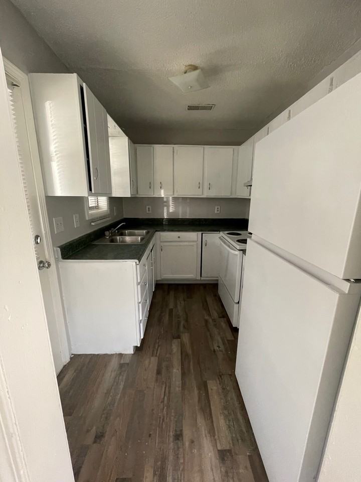 27 Carolane Drive #L - Photo 4 of 22