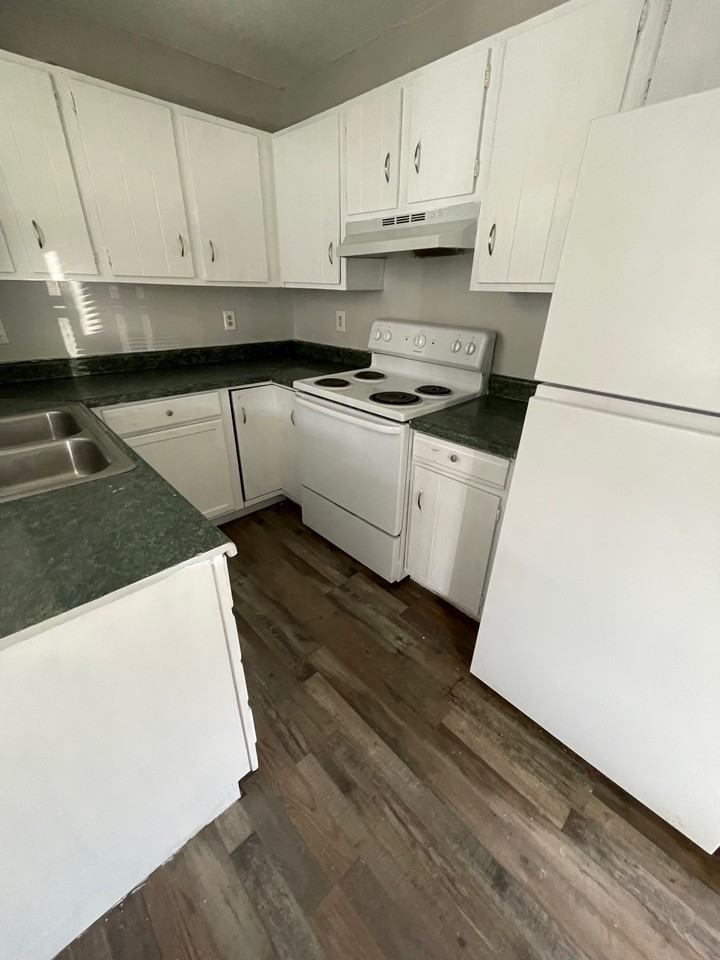 27 Carolane Drive #L - Photo 5 of 22