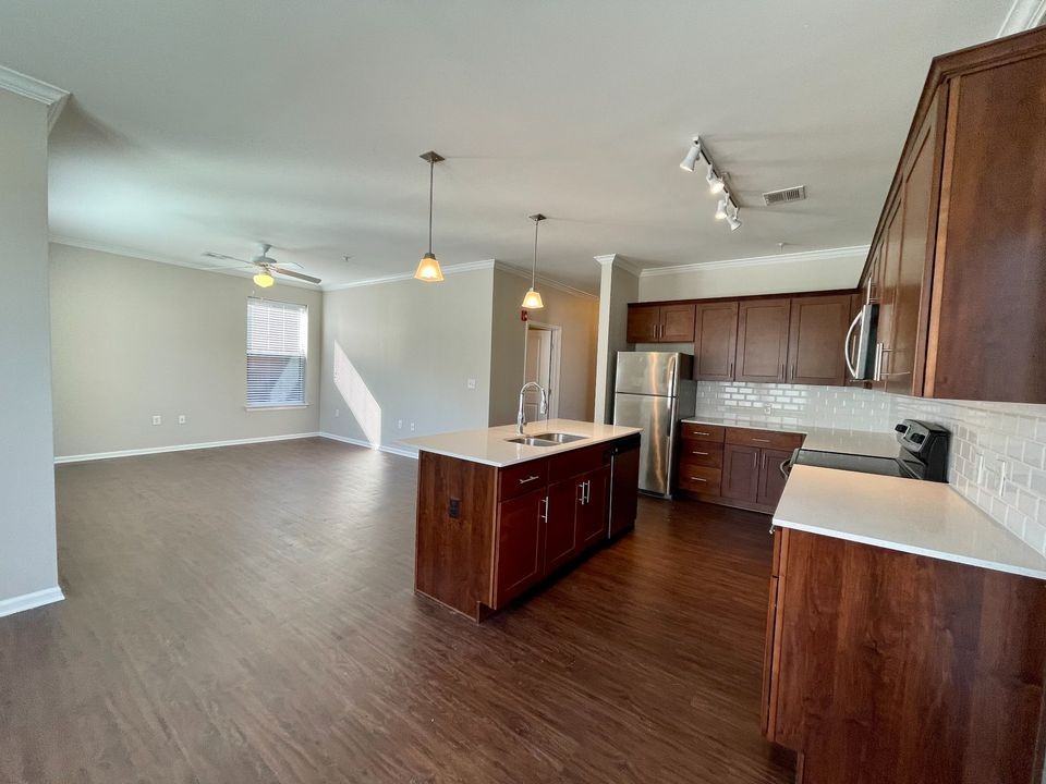 501 Grand Blvd - Photo 2 of 24