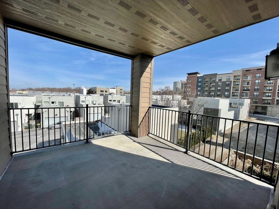 501 Grand Blvd - Photo 4 of 24