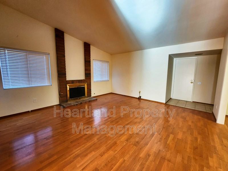 11323 Tribuna Ave - Photo 3 of 13