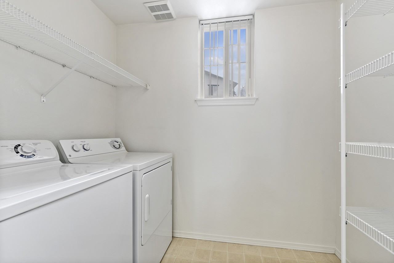 Logger Creek at Parkcenter - Photo 6 of 19