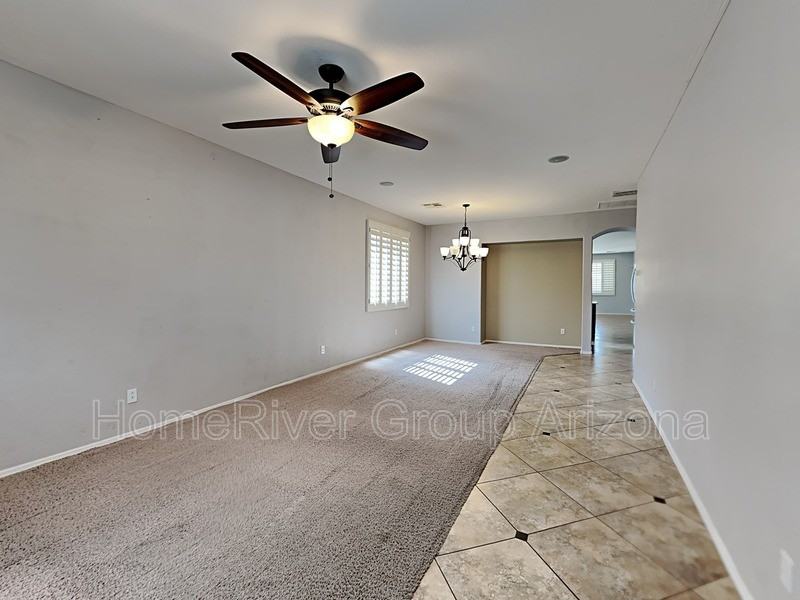 11526 N 146th Ave - Photo 2 of 24