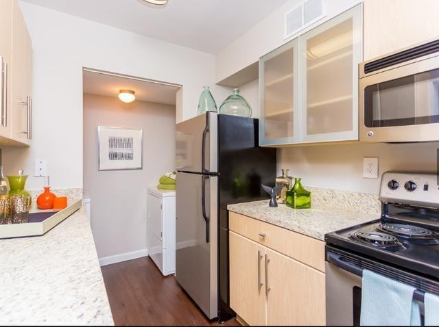 Latitudes at the Moors - Photo 3 of 24