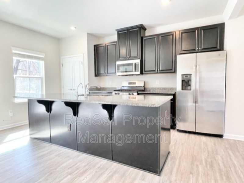 7551 Luminary Dr - Photo 5 of 13