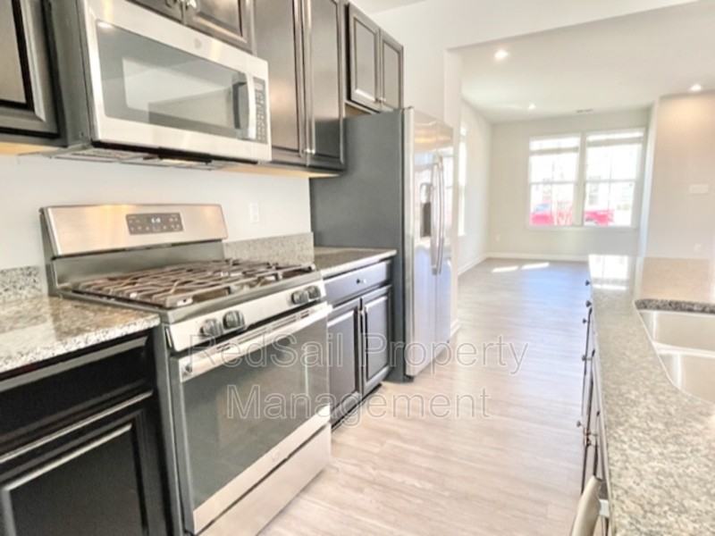 7551 Luminary Dr - Photo 6 of 13