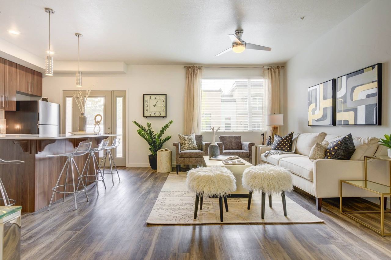 Axio 8400 - Photo 7 of 35