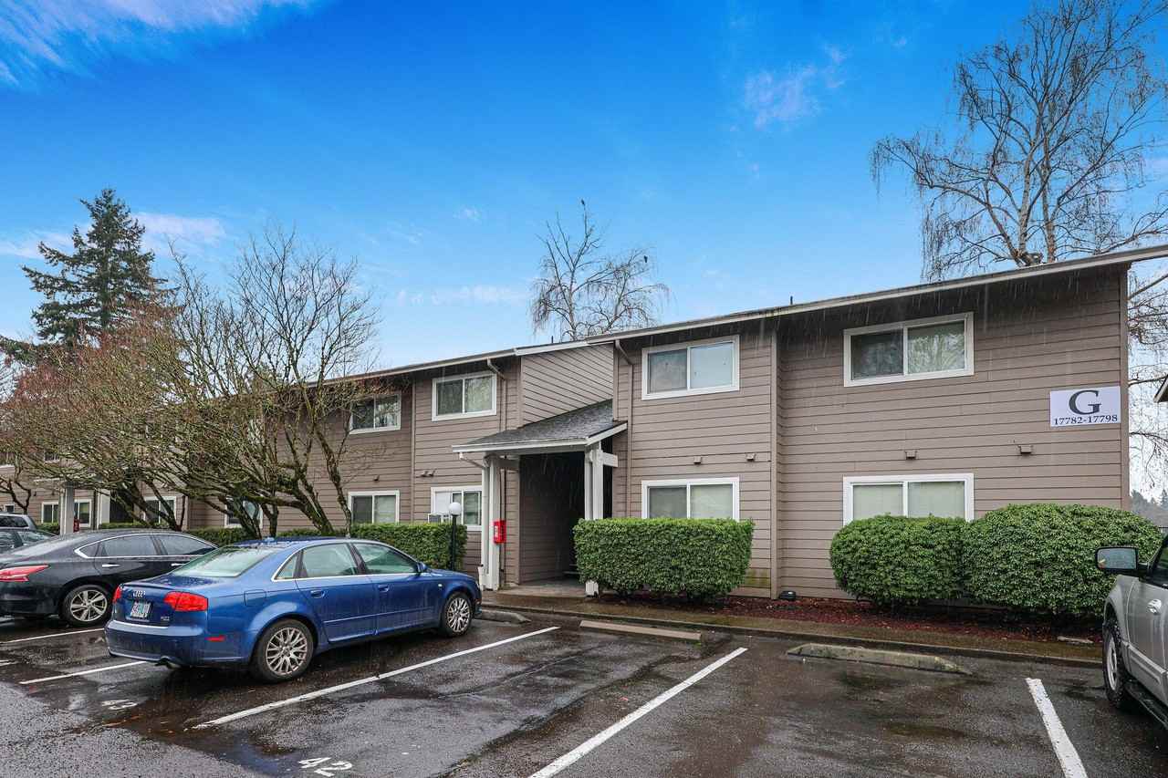 Applegate Apartments - Photo 3 of 28