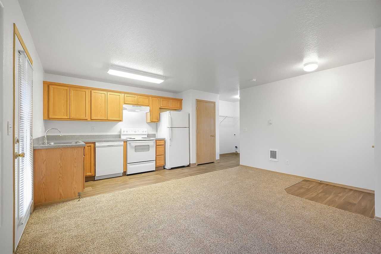 Zachary Park Apartments - Photo 4 of 17