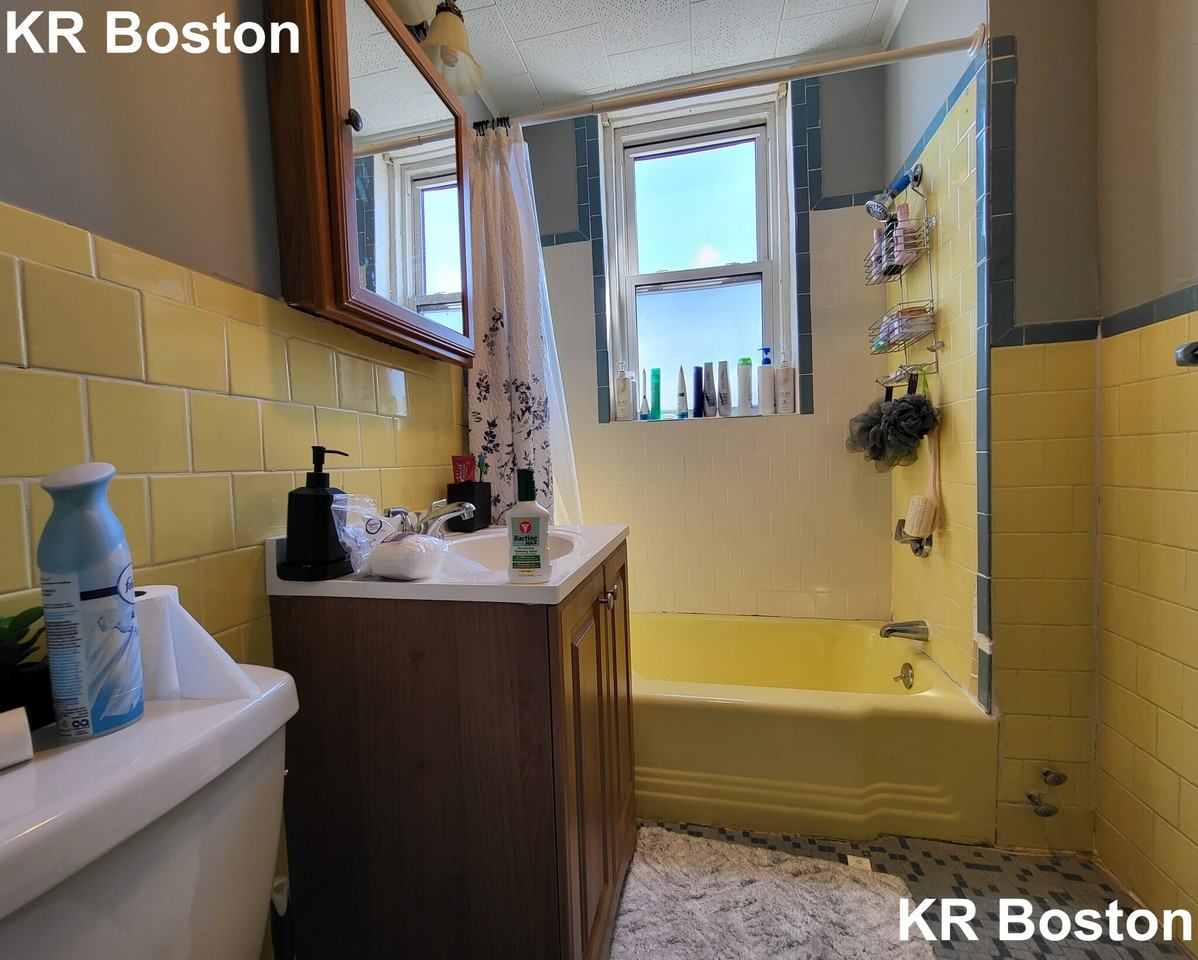 Warren St. & Commonwealth Ave #44 - Photo 5 of 7