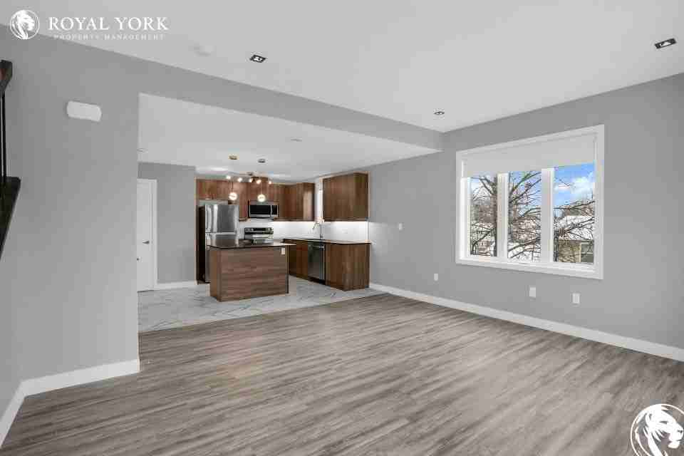 307 Fanshawe Park Rd E