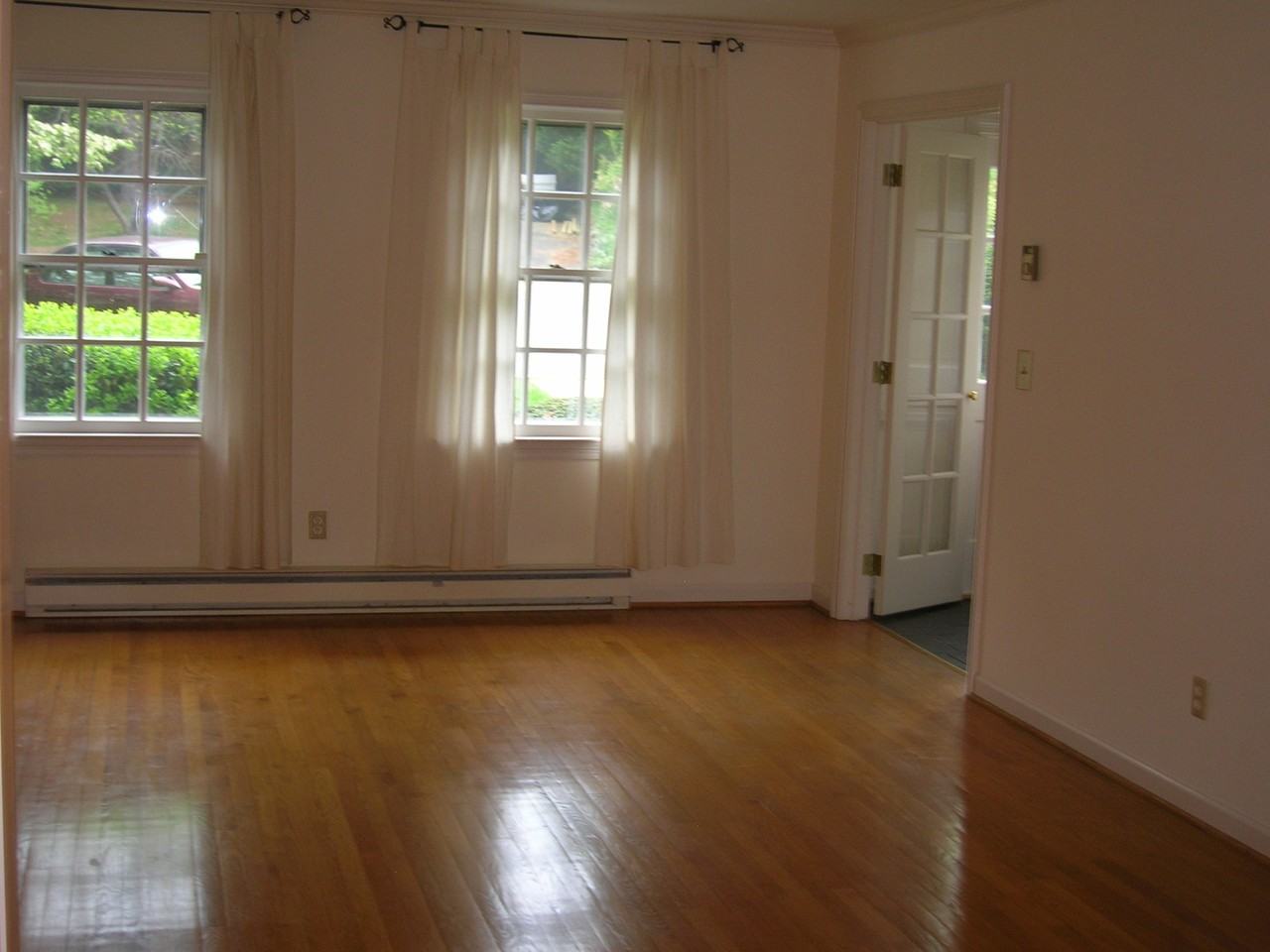 211 Surrey Rd #1 - Photo 4 of 30