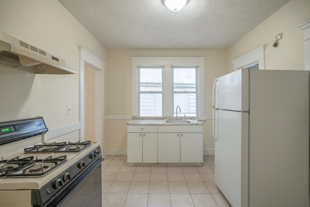 16 Ellsworth Ave 2nd Fl #2 - Photo 5 of 18