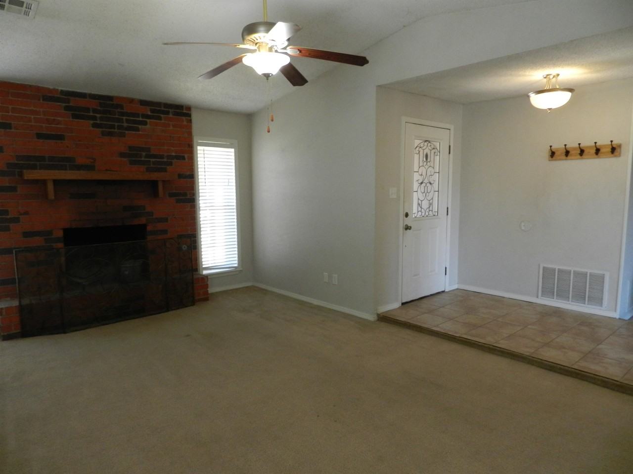 2615 Nw Locksley Ln #1 - Photo 2 of 10