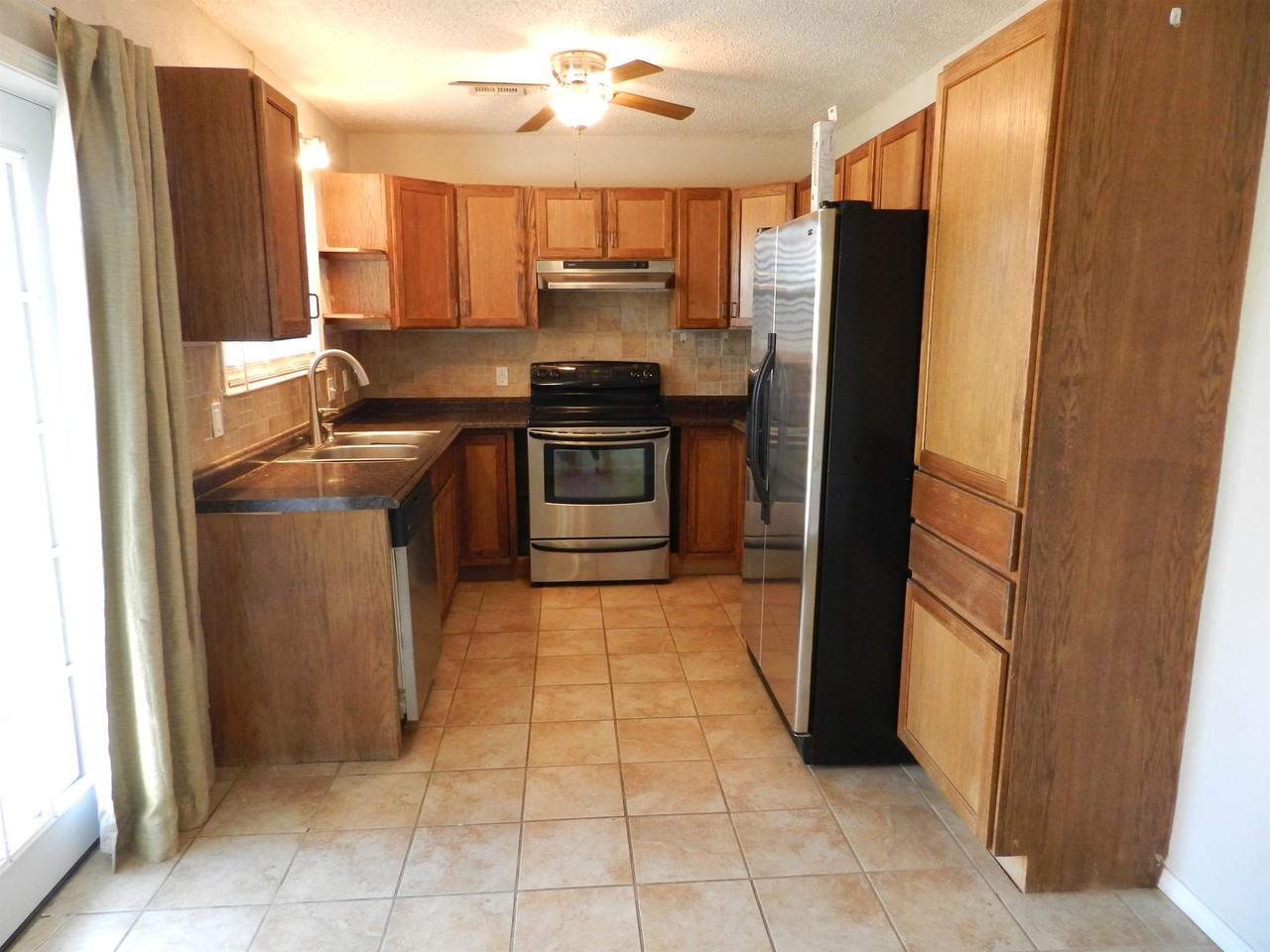 2615 Nw Locksley Ln #1 - Photo 3 of 10