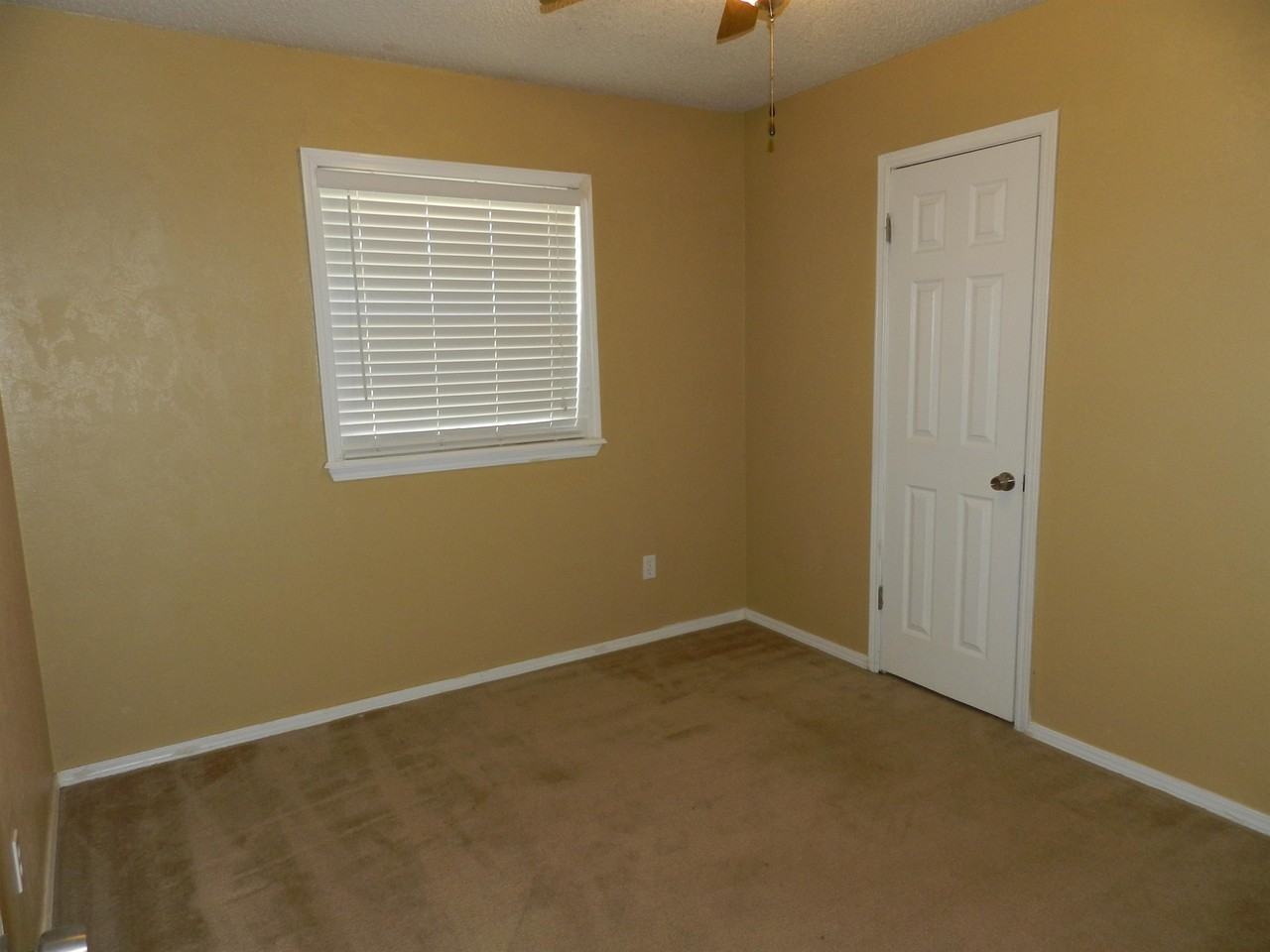 2615 Nw Locksley Ln #1 - Photo 6 of 10