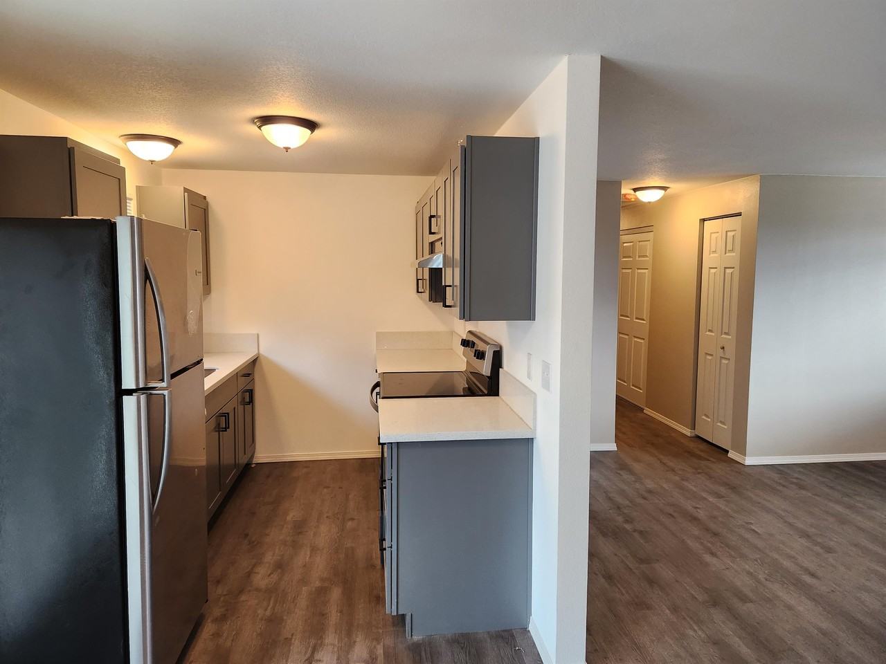 1114 W 36th St #1114 - Photo 4 of 14