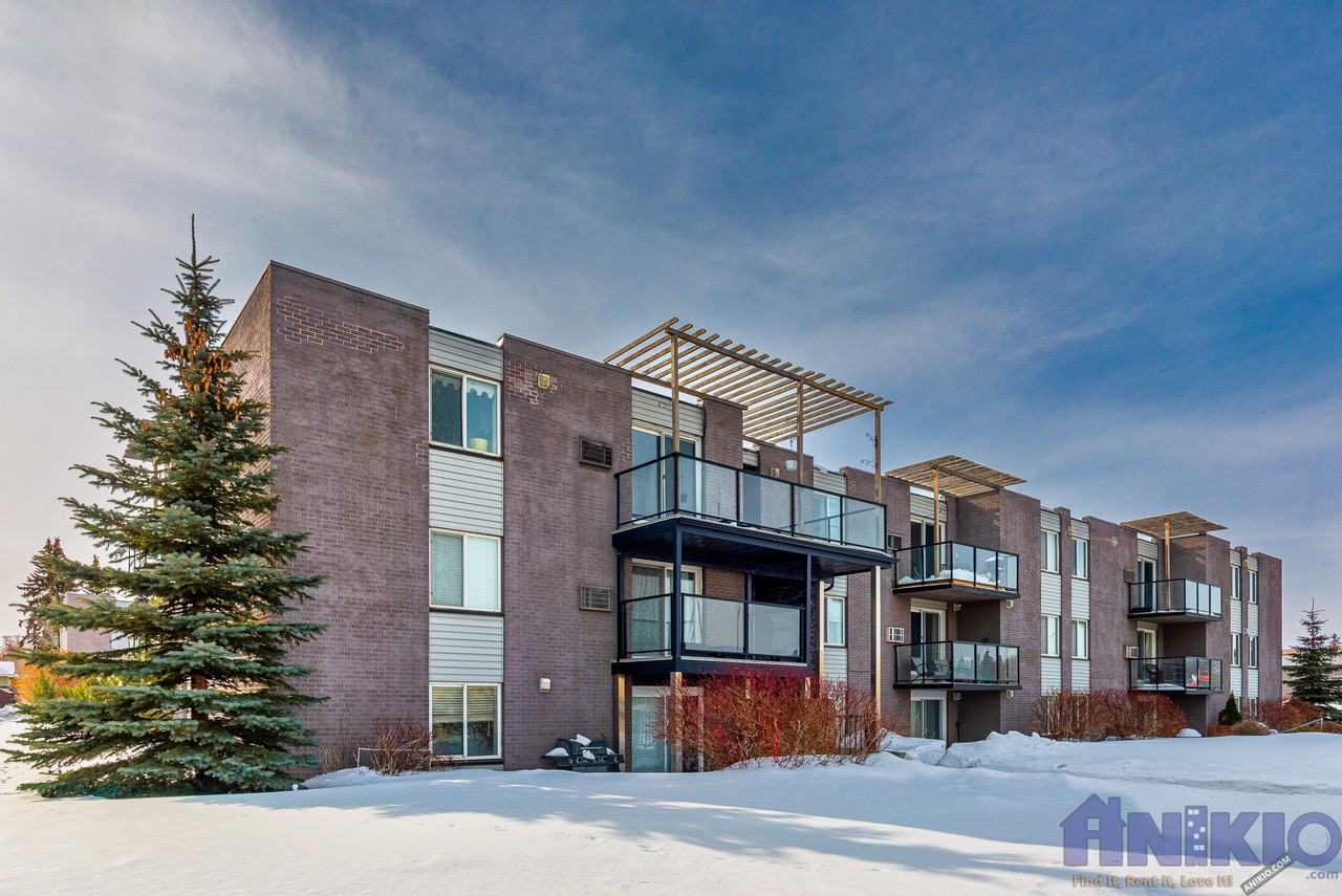 Renovated Spacious 2 Bedroom Condo in Eastview Apartments 2410 Louise