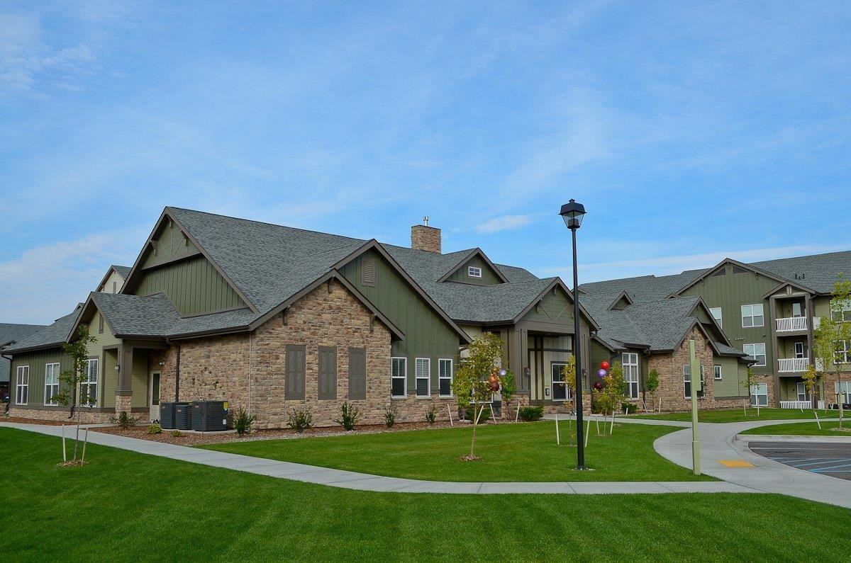 621 42nd Street East - Photo 5 of 16