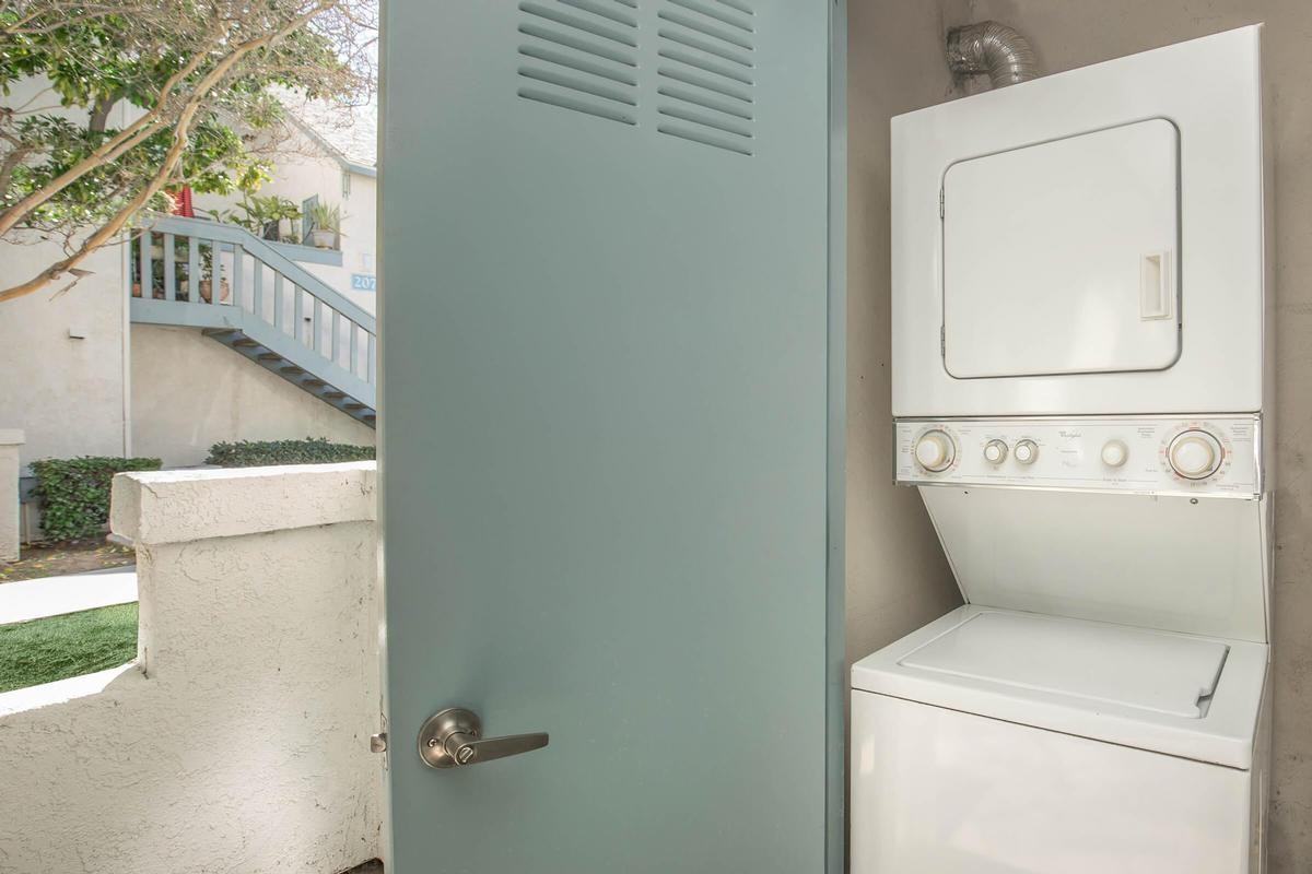 931 Rebecca Way - Photo 3 of 40