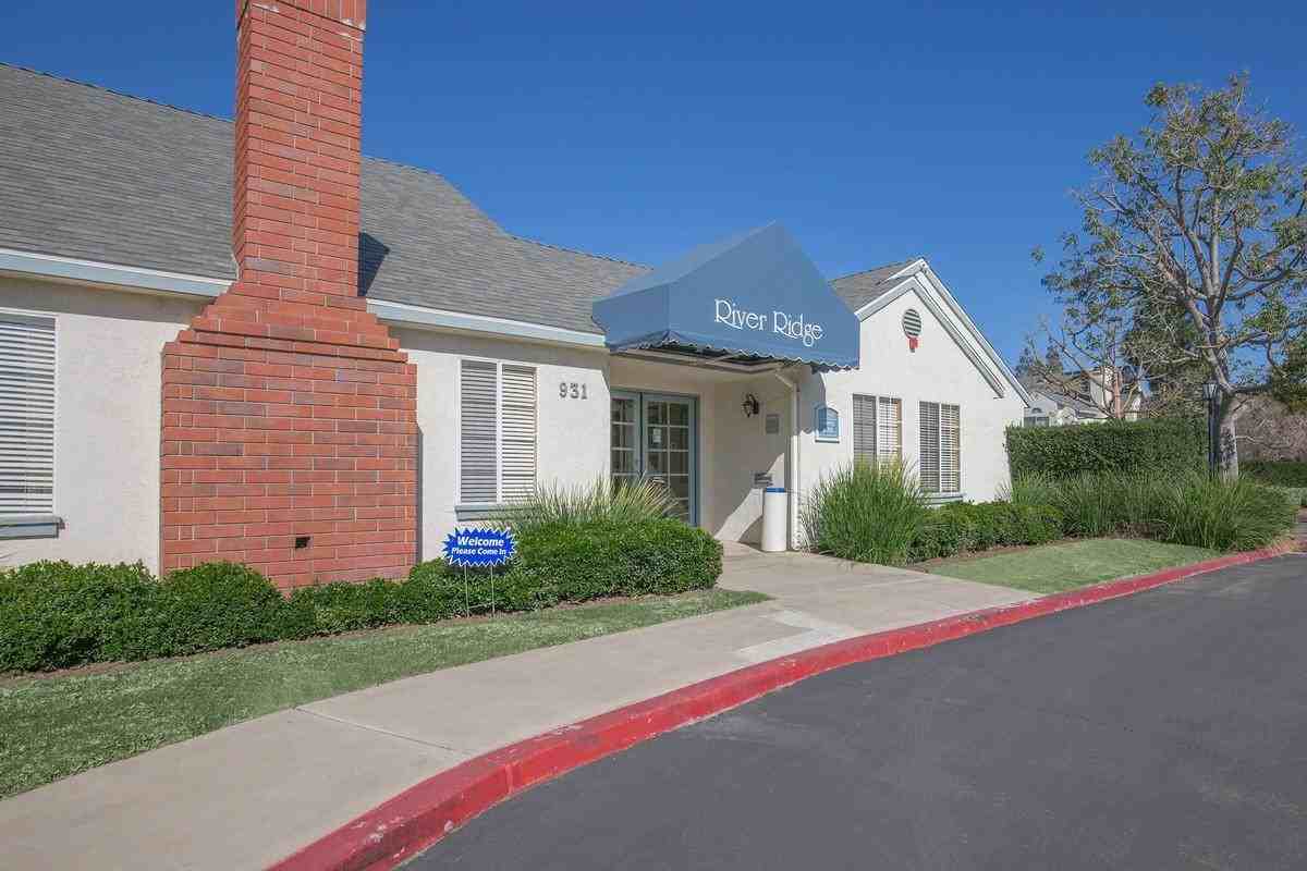 931 Rebecca Way - Photo 7 of 40