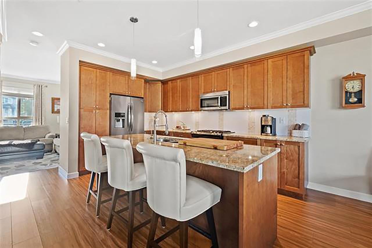 7157 210th St, Langley, BC V2Y 0T3 4 Bedroom House for 3,850/month