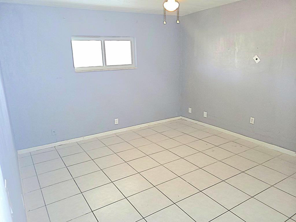 5325 Nw 21st Ct - Photo 3 of 5