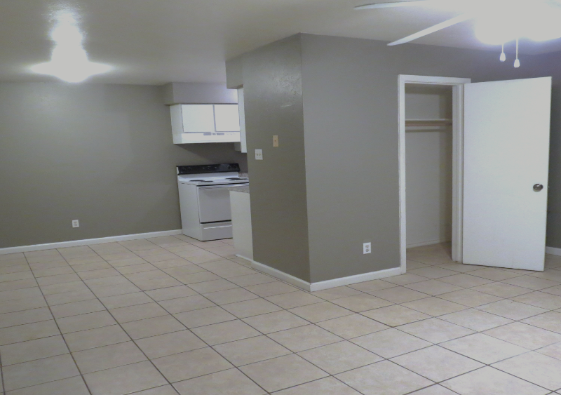 2703 Poplar Circle - Photo 2 of 18