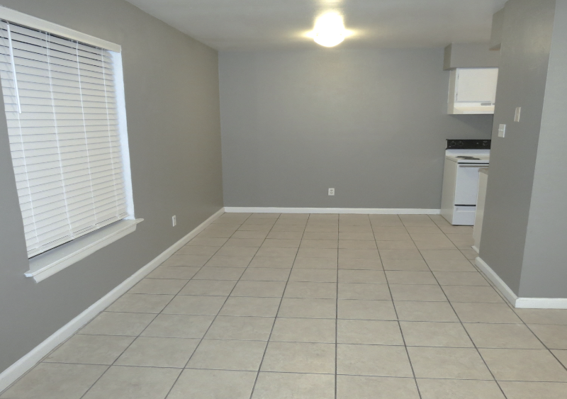 2703 Poplar Circle - Photo 4 of 18