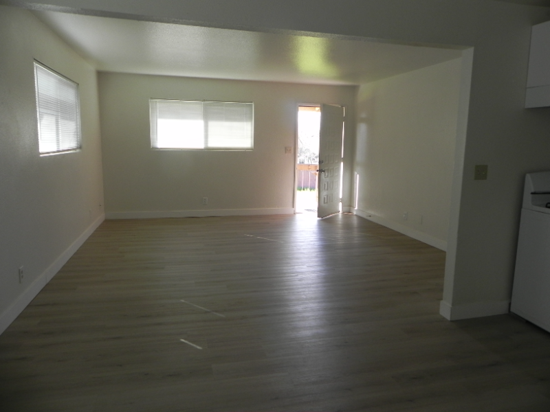 124 E Stanislaus St #202 - Photo 3 of 12