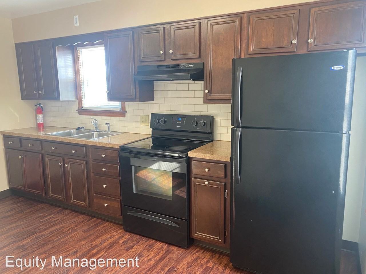 1037 Washington Ave - Photo 2 of 11