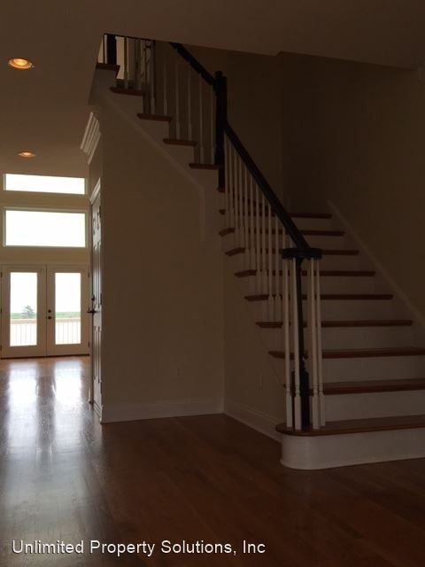 1041 Club Ct - Photo 2 of 27