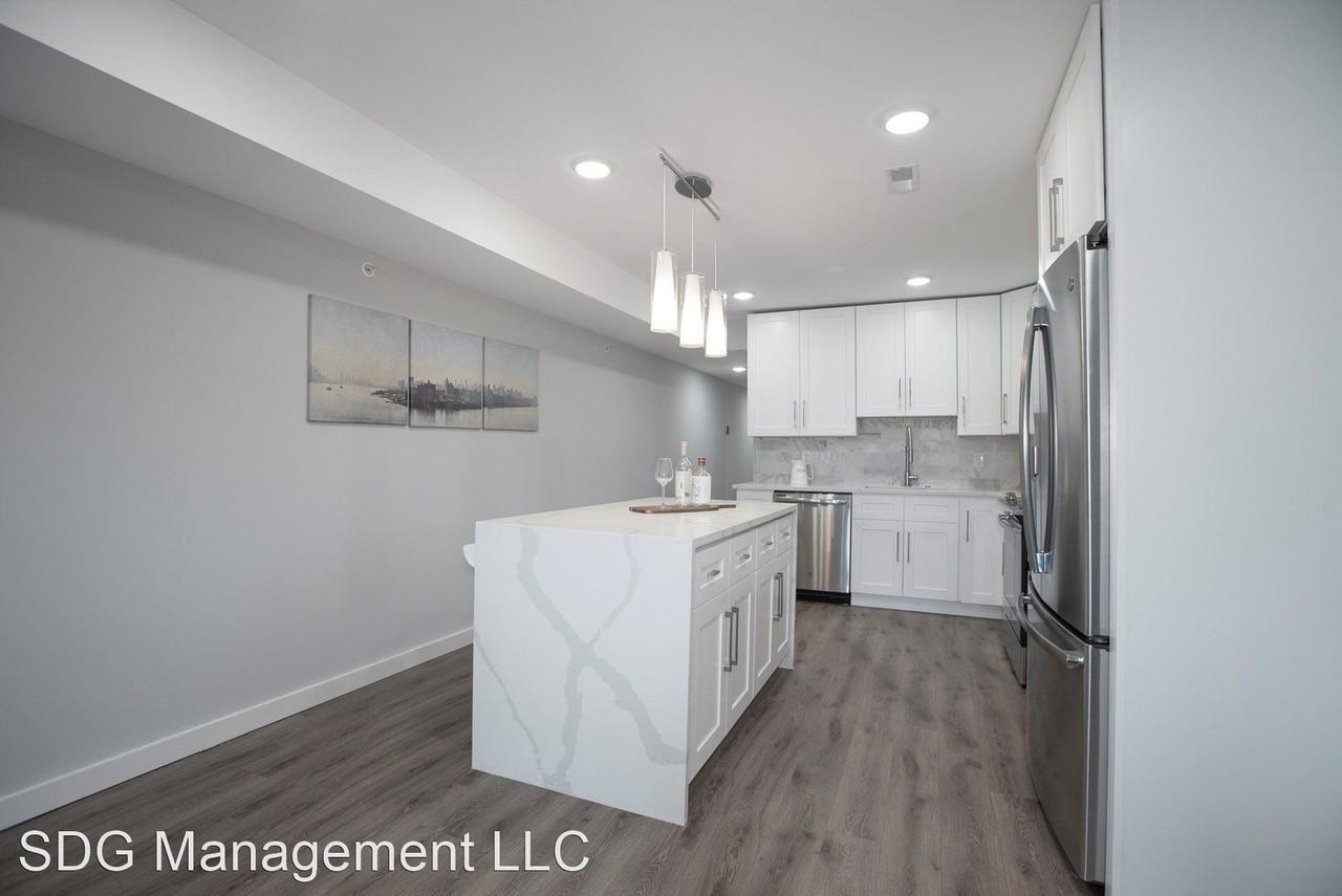 749 N 20th St - Photo 3 of 19