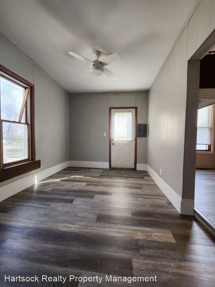 812 N Main St - Photo 3 of 13