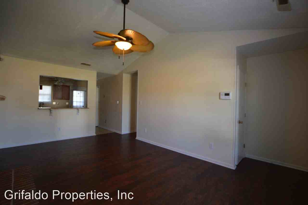 109 Live Oak Ct - Photo 2 of 18