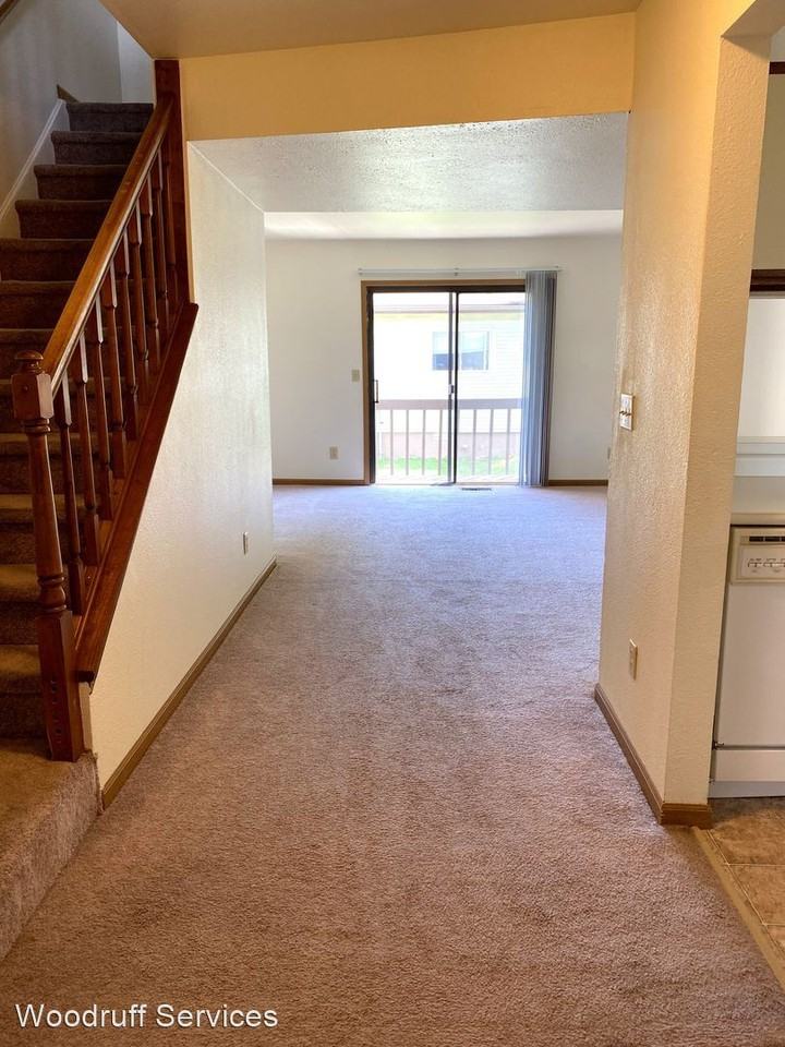 Meadow Ridge Town Homes 600 E Campus Dr - Photo 2 of 22