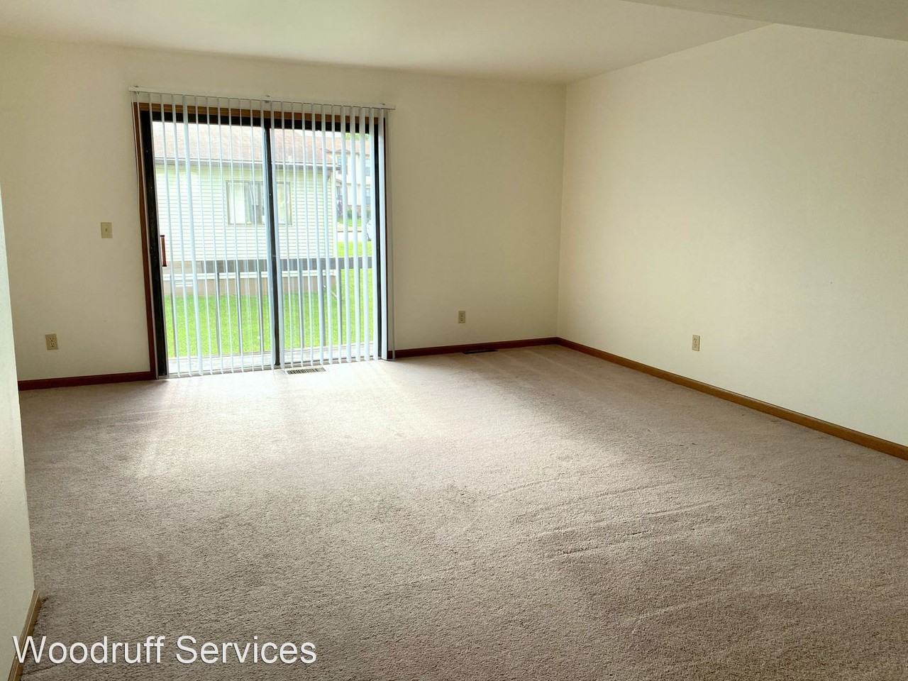 Meadow Ridge Town Homes 600 E Campus Dr - Photo 3 of 22