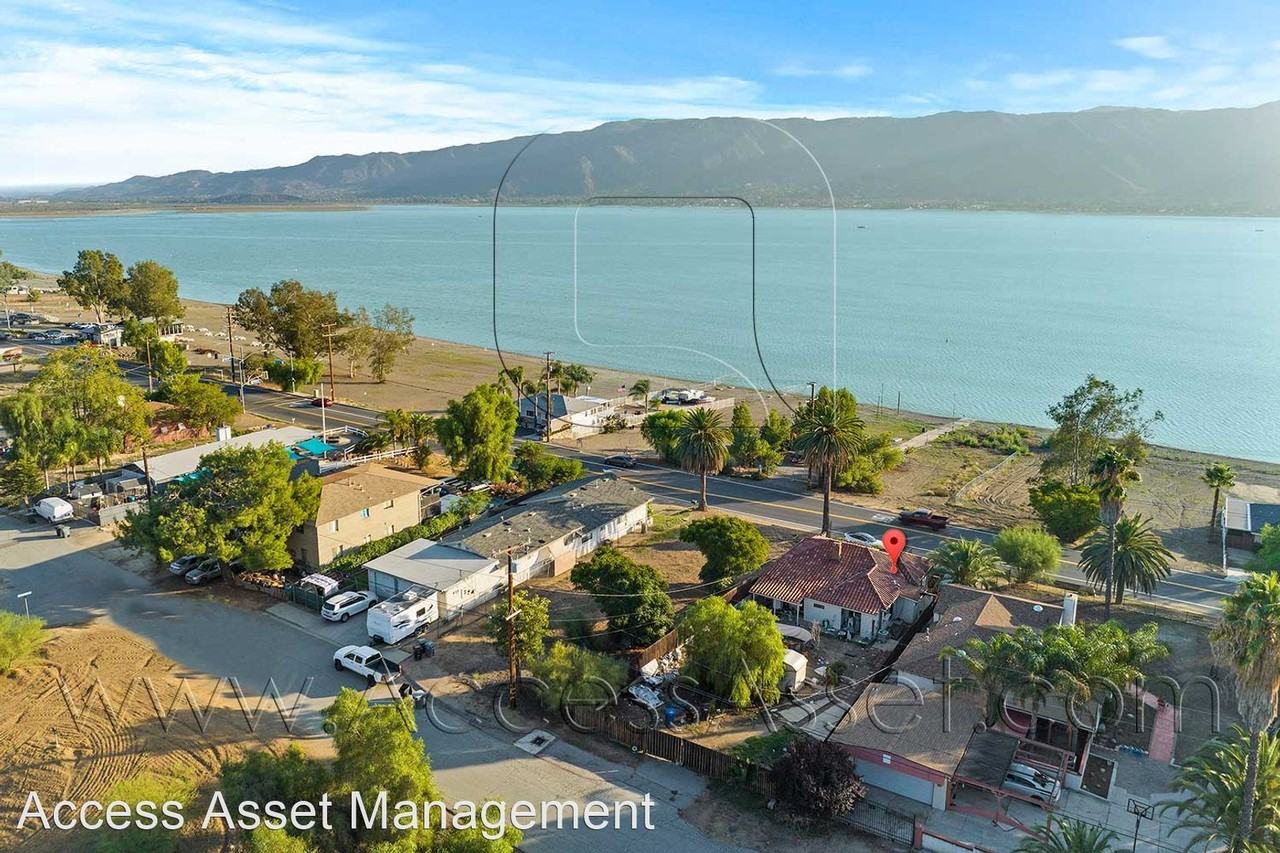 17994 Lakeshore Drive - Photo 2 of 14